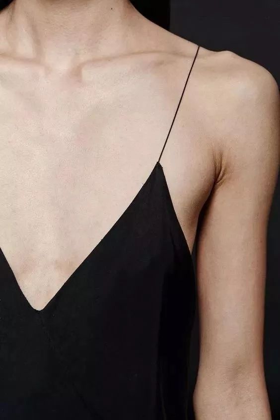 平胸如何穿出好身材,平胸怎么显身材