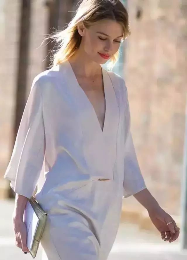 平胸如何穿出好身材,平胸怎么显身材