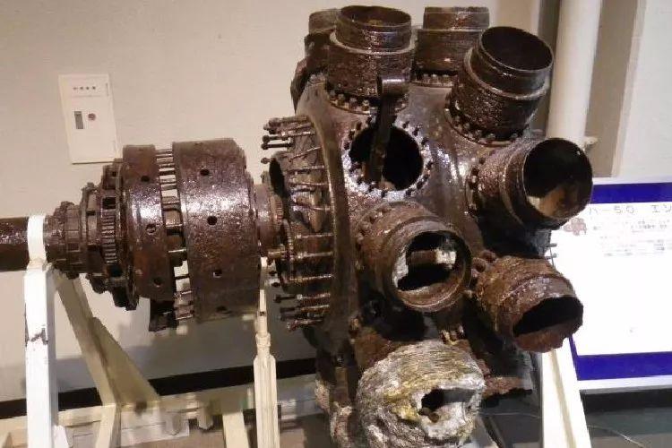 飞机起飞到一半为什么轮胎爆炸,飞机飞了万米高空为什么没有高反