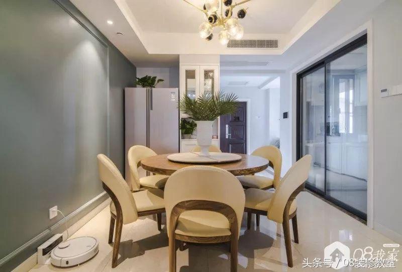 敲掉墙上柜子,敲了卧室墙体做柜子省空间隔音差