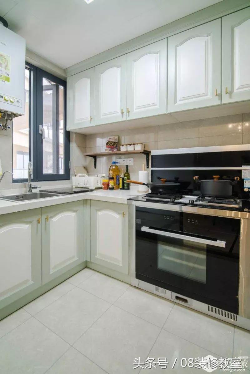 敲掉墙上柜子,敲了卧室墙体做柜子省空间隔音差