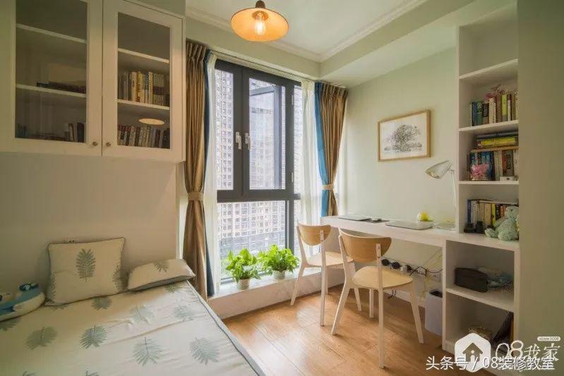 敲掉墙上柜子,敲了卧室墙体做柜子省空间隔音差