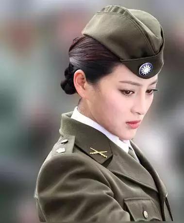 我给转业兵妹妹找了份月薪三万的工作，她却差点打死我