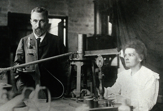 居里夫人重大事迹,居里夫人命运多舛的少年时期