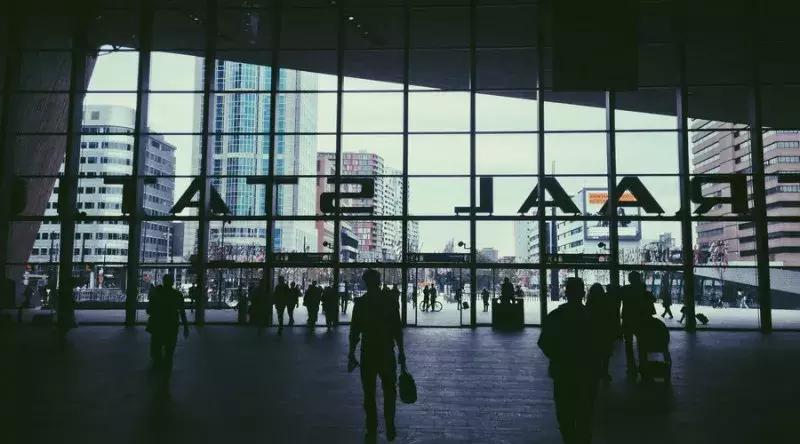 我们期待的是什么,贷款利息降低热钱为什么增多