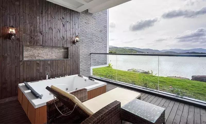 这座跟着周杰伦空降热搜的杨梅味小城，休渔期也能让你吃得满嘴鲜