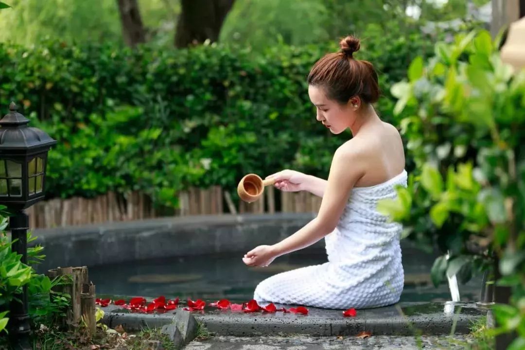 这座跟着周杰伦空降热搜的杨梅味小城，休渔期也能让你吃得满嘴鲜