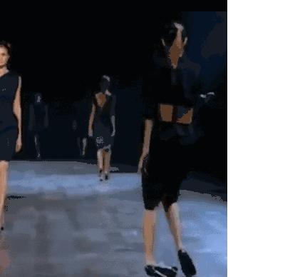 t台走秀尴尬摔倒,t台摔倒合集