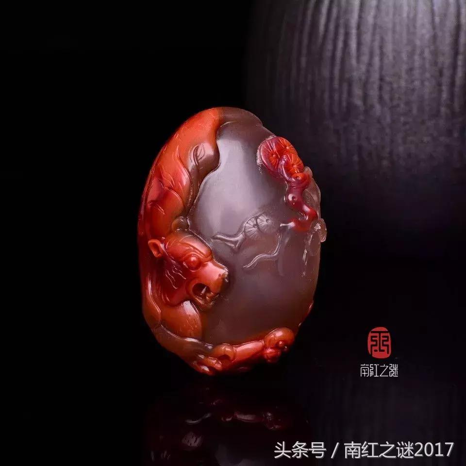 哪些属相可以佩戴南红在右手,南红和鸡翅木珠子戴哪更招财辟邪