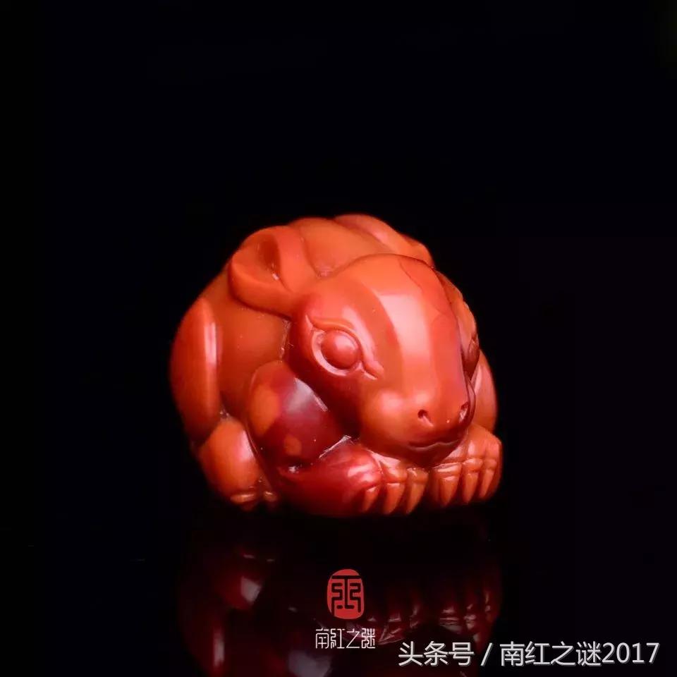 哪些属相可以佩戴南红在右手,南红和鸡翅木珠子戴哪更招财辟邪