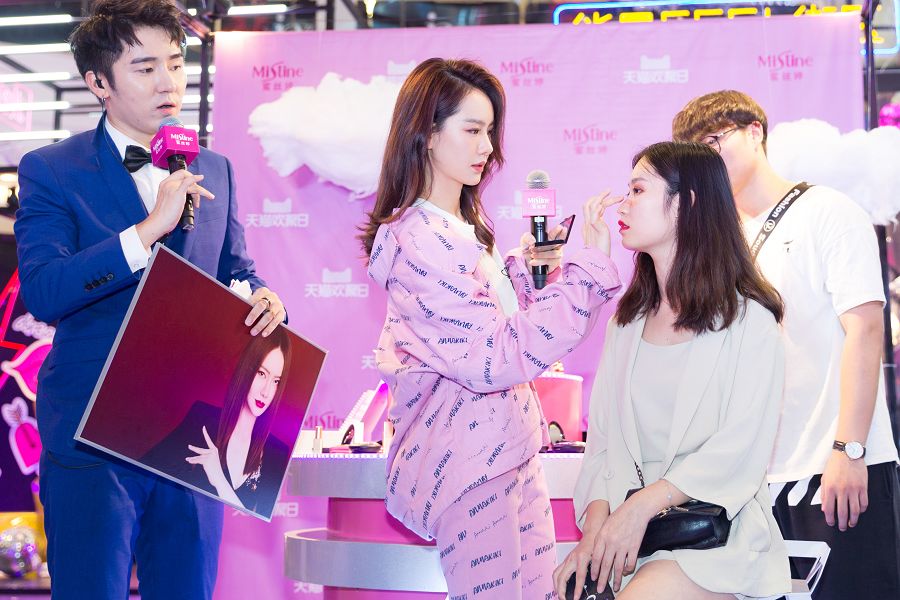 戚薇介绍美妆产品,戚薇彩妆单品