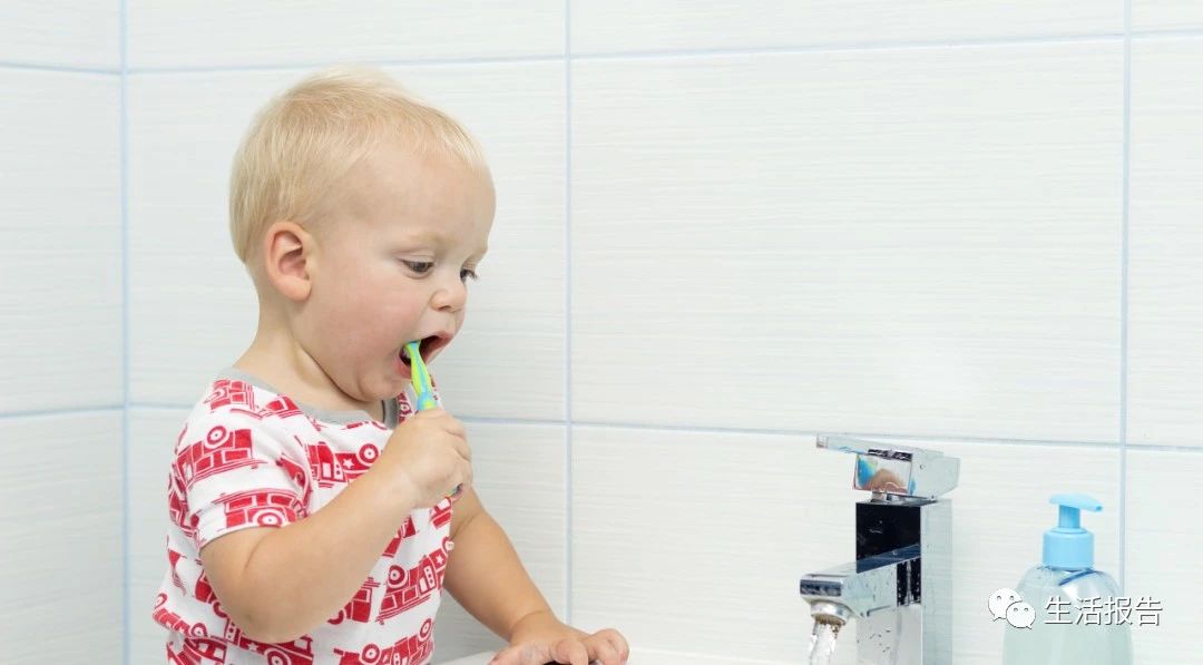 宝宝长牙期护理,宝宝长牙了吃手指要不要干预