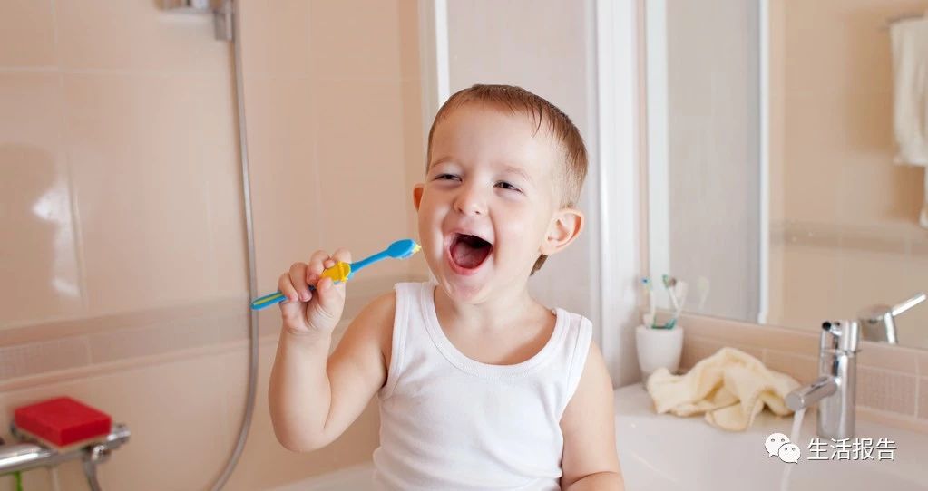 宝宝长牙期护理,宝宝长牙了吃手指要不要干预