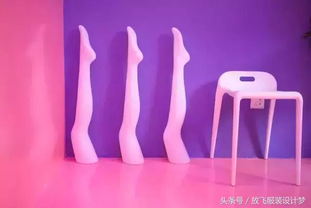 粉蓝色华伦天奴,粉色red华伦天奴