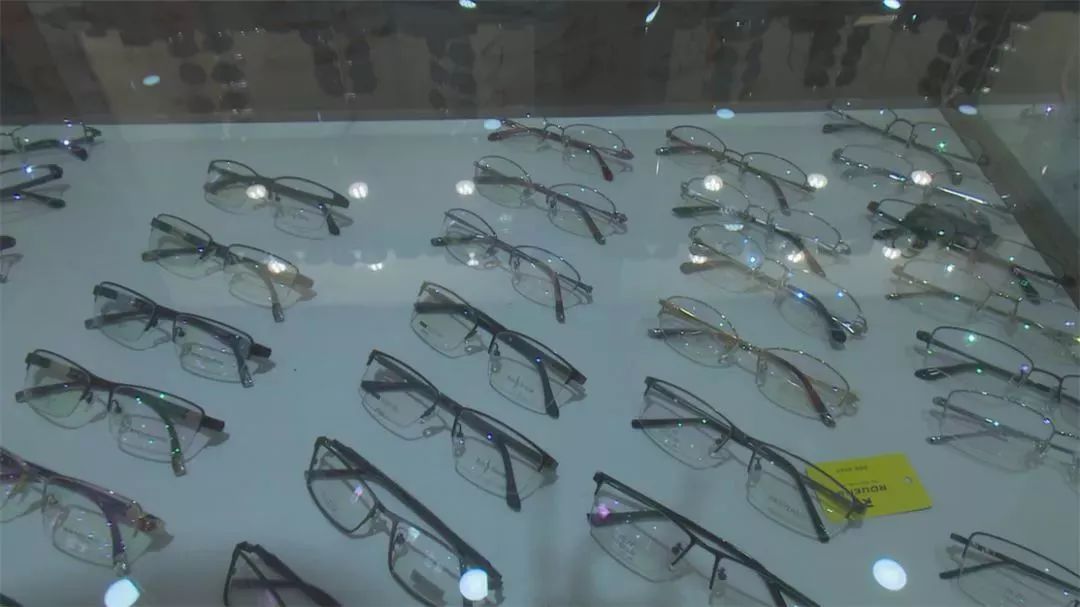 郯城眼镜店配近视镜,丹阳近视眼镜配墨镜