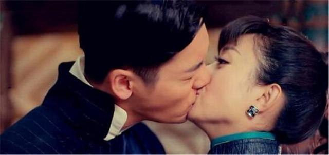 男明星拍吻戏遇到尴尬怎么办,男明星吻戏太入戏被扇巴掌