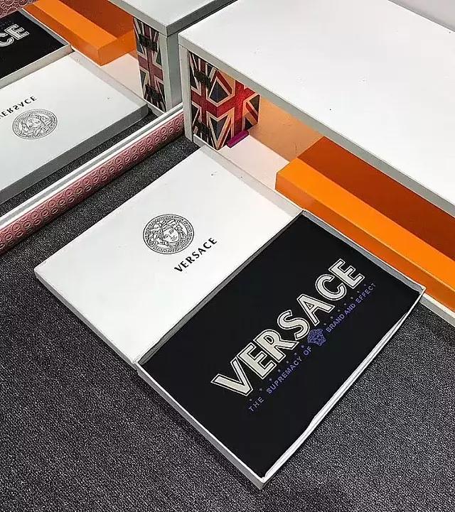 范思哲新款男款短袖,versace范思哲男士t恤可当情侣装