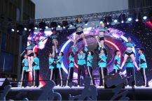 8月4日，国内顶级啦啦操队伍、《星光大道》亚军郝歌等齐聚金沙滩啤酒城！