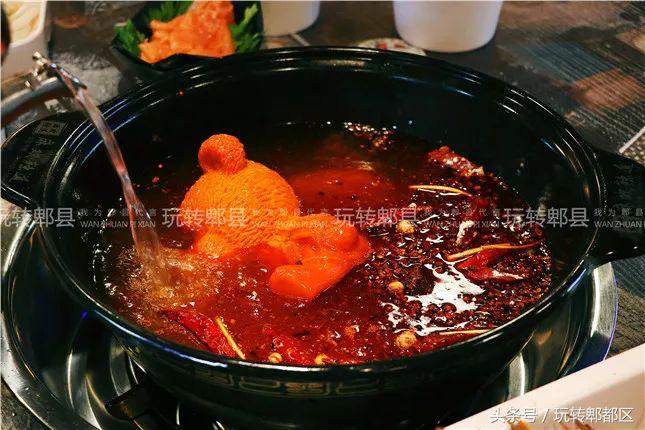 萌翻了!火爆全国的网红“熊熊”锅惊现郫都!快来打卡……