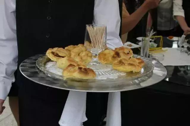 开餐饮店都不容易,开餐饮不容易