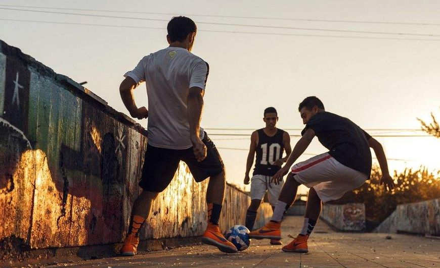 c罗到底能不能和梅西在一个队里,对c罗和梅西不一样的态度