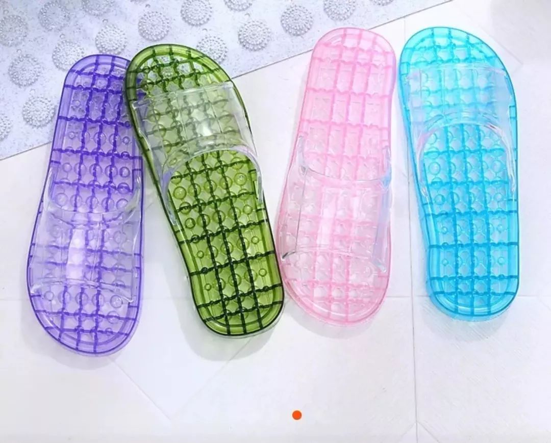 2万的编织袋?4千的塑料鞋?难道真是贫穷限制了我的审美?