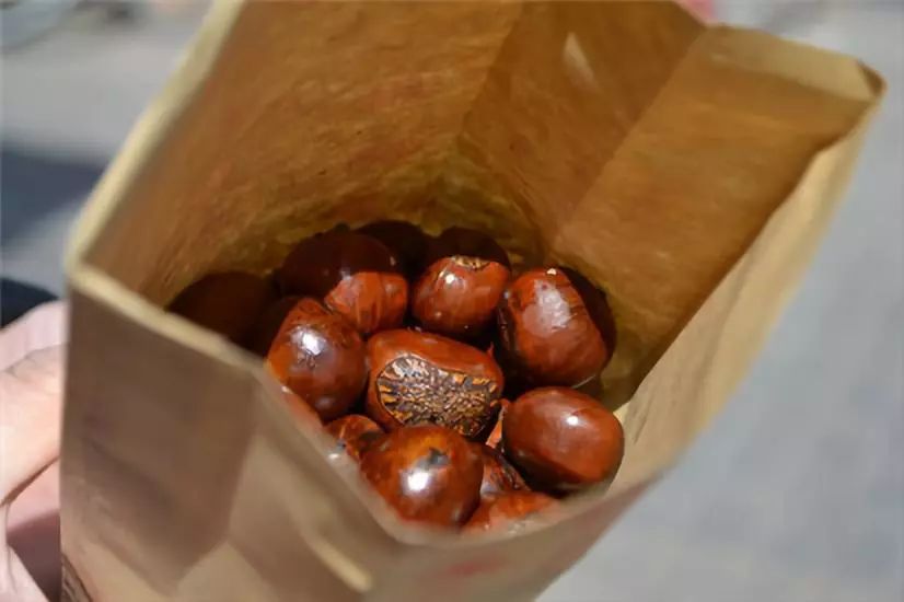 2万的编织袋?4千的塑料鞋?难道真是贫穷限制了我的审美?