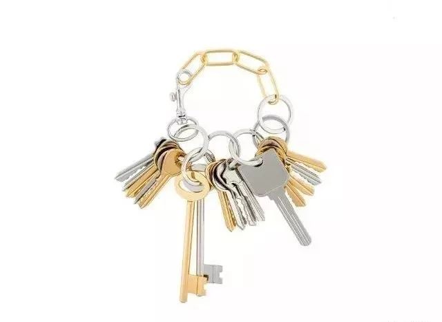 2万的编织袋?4千的塑料鞋?难道真是贫穷限制了我的审美?