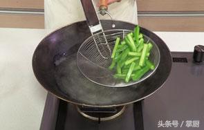 凉拌苦瓜黄瓜葱香菜最好吃的做法,凉拌苦瓜正确最好吃的做法
