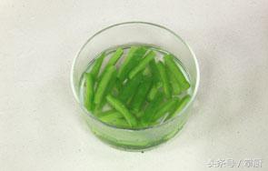 凉拌苦瓜黄瓜葱香菜最好吃的做法,凉拌苦瓜正确最好吃的做法