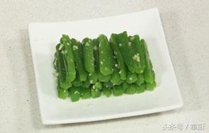 凉拌苦瓜黄瓜葱香菜最好吃的做法,凉拌苦瓜正确最好吃的做法