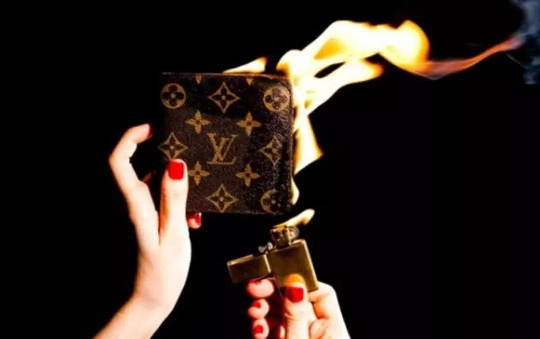 burberry奢侈品价格,burberry在奢侈品的地位