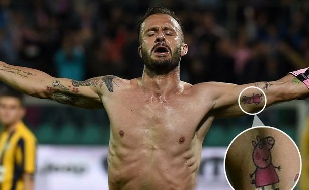 梅西与内马尔纹身,内马尔胸前纹身图片