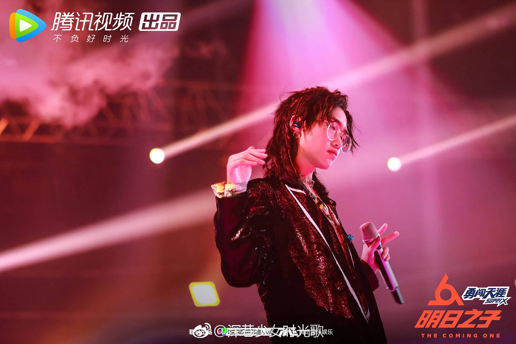 《明日之子》兄弟情，文兆杰喂头“小黄文”CP甜，酷仔许含光配