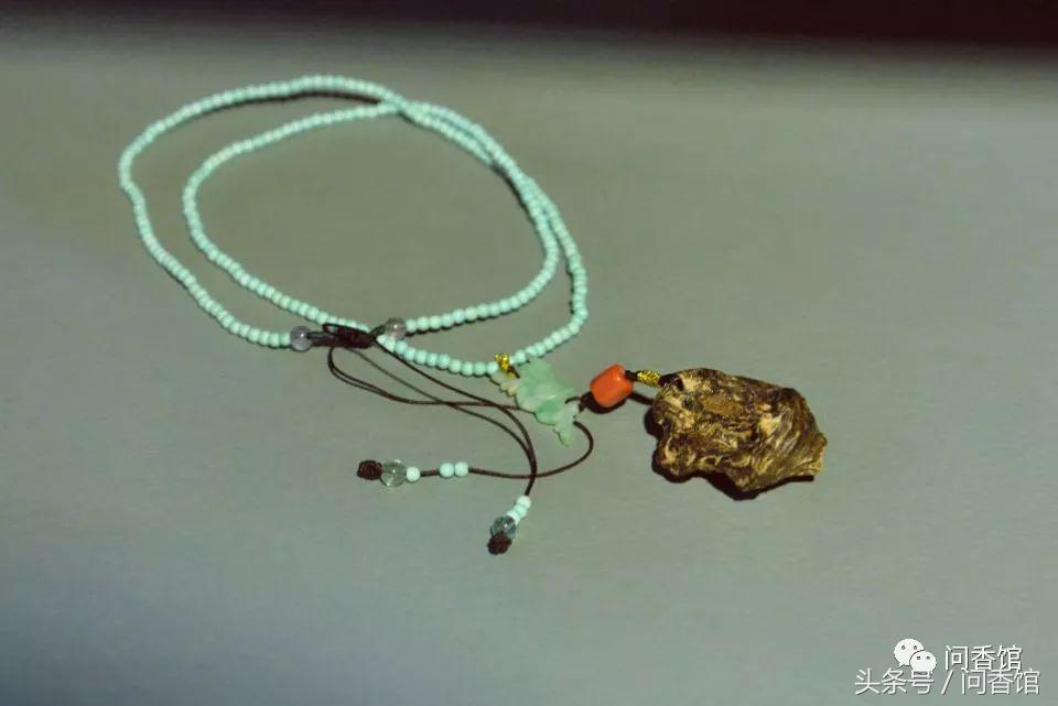 沉香去除异味,沉香里面的油脂斑点