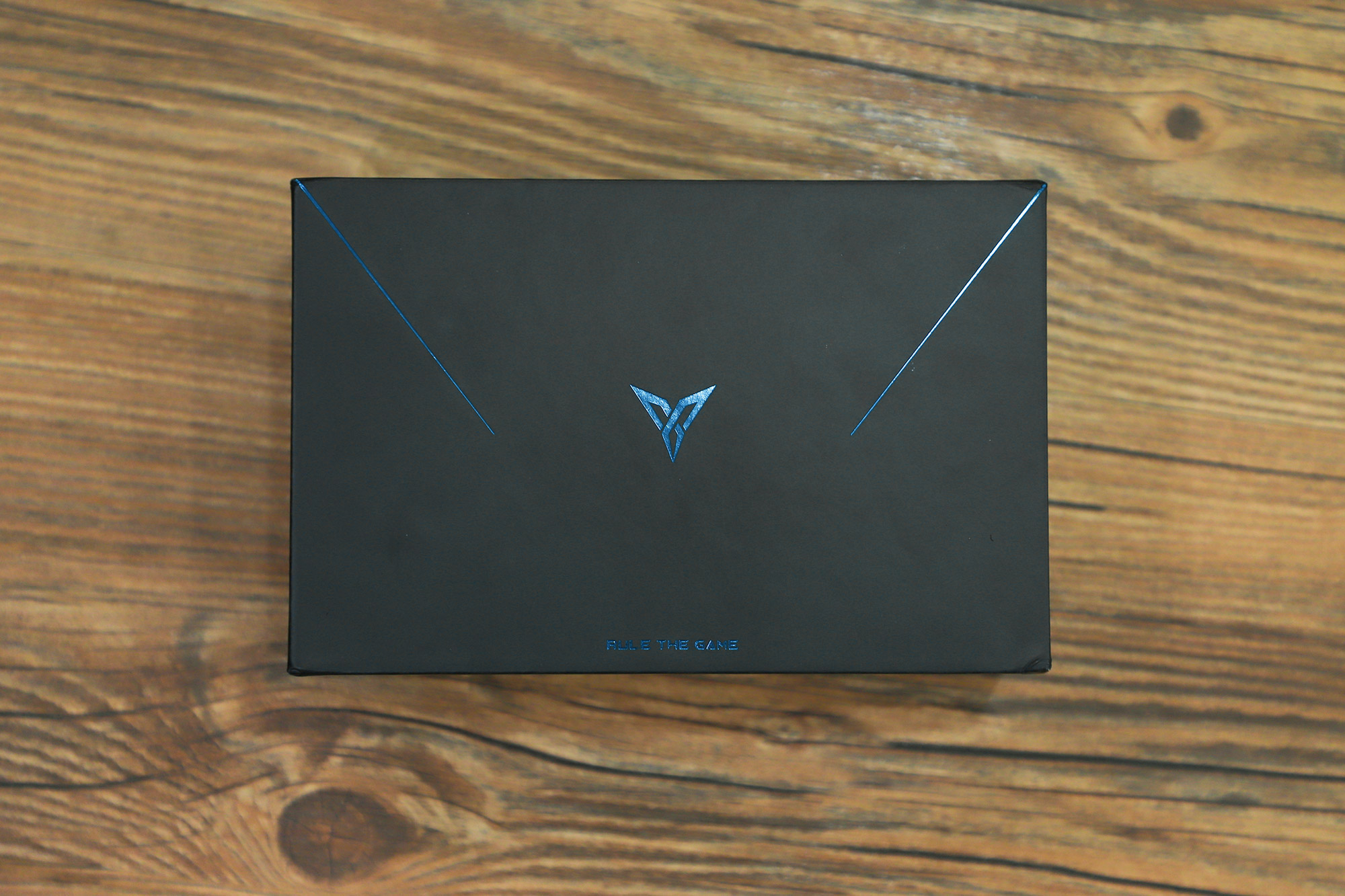 飞智黄蜂x版半手手柄,飞智黄蜂单手游戏手柄吃鸡神器