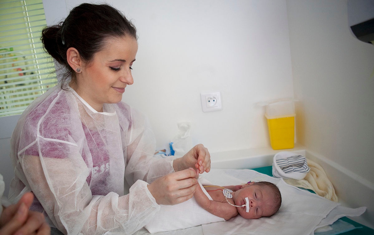 导致早产的原因有哪些？孕晚期要怎么预防早产的发生