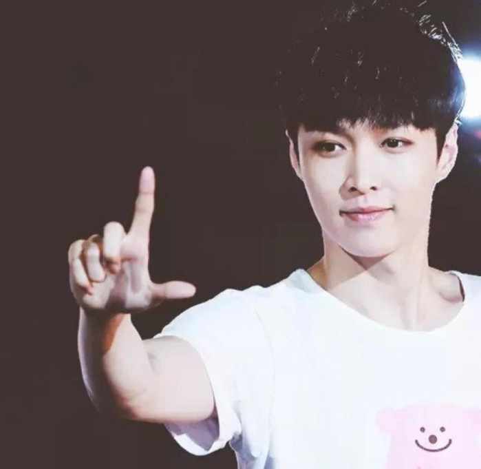 胡歌的眼睛很漂亮,年轻时颜值逆天的明星胡歌