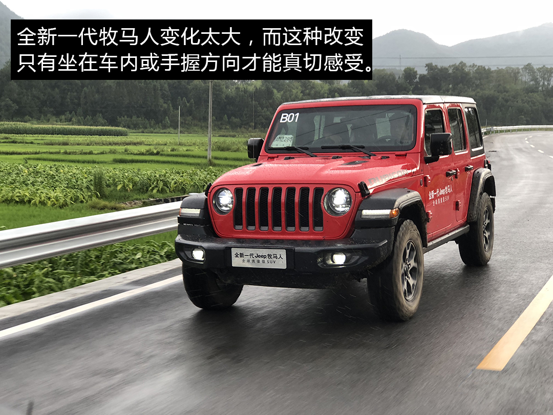 玩具吉普牧马人在泥巴上开,牧马人越野过泥巴和河第一视角