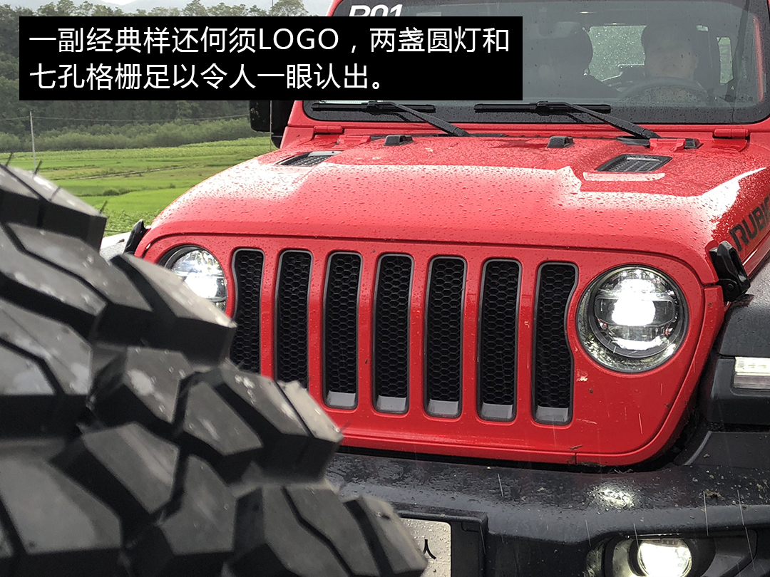 玩具吉普牧马人在泥巴上开,牧马人越野过泥巴和河第一视角