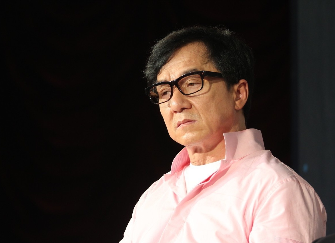 成龙救援房车视频,成龙房车被困泥石流