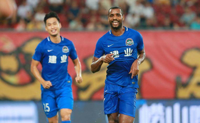 球场拖延症得靠“神医”来治？装伤小把戏已拖中国足球后腿