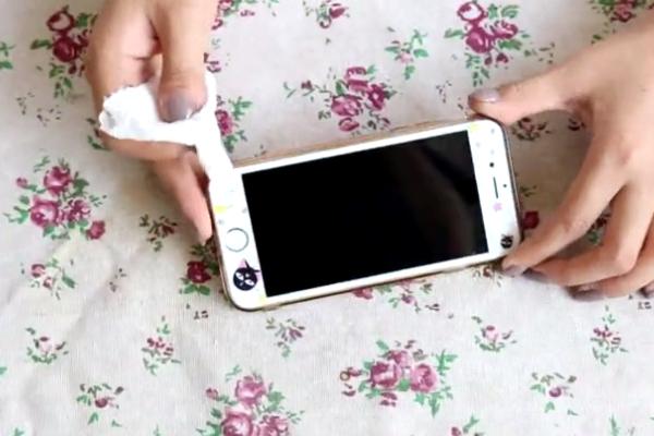 手机屏幕脏了怎么擦才干净,手机屏幕脏了用什么擦干净