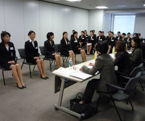 女面试官：你的生肖是？应聘者：很庆幸我生肖属马