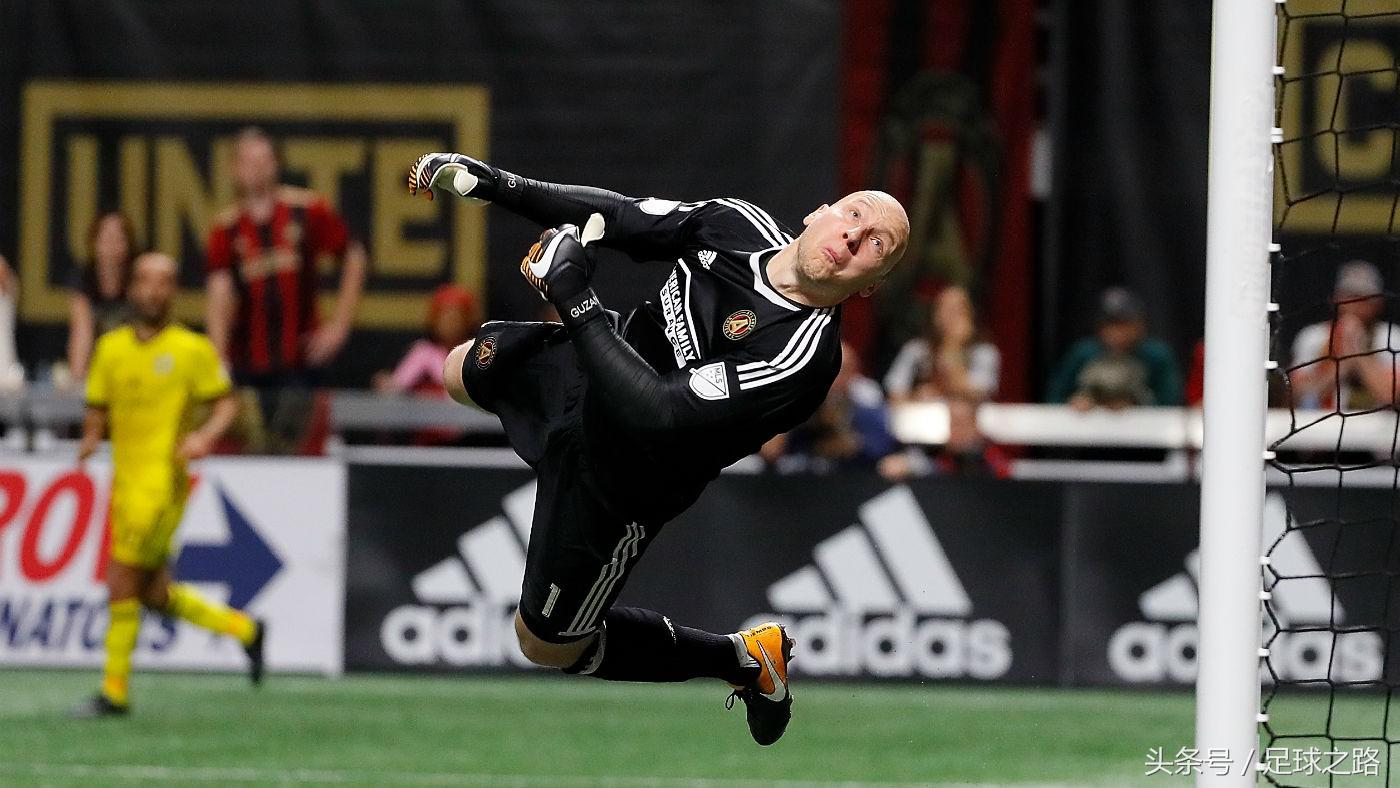 门将如何准确站位和扑救,门将比赛要注意哪些规则