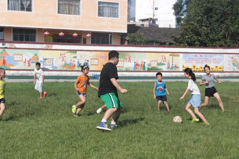 携手“传球”，与爱同行