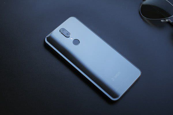 适合玩吃鸡的千元机,吃鸡画质能开到极限的千元机