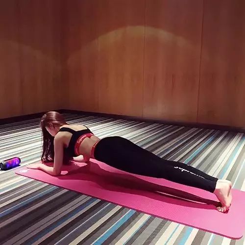 平板支撑一天坚持几分钟,平板支撑一般人能坚持多少分钟