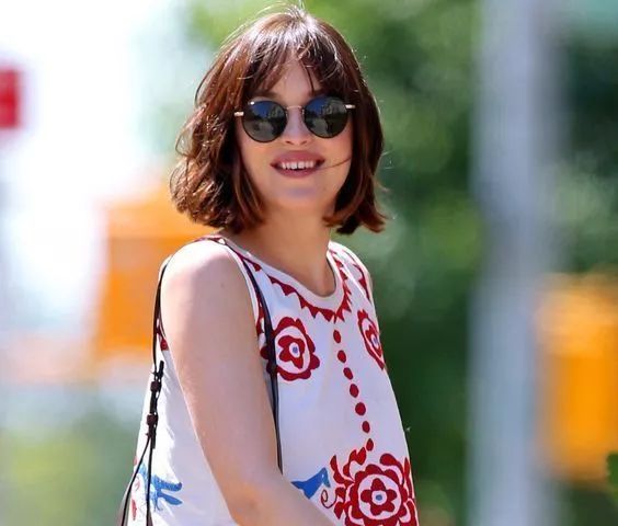 赵薇曾经凭借一部还珠格格而爆火,赵薇1998年和还珠格格的不解之缘