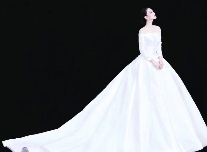 张馨予宣布结婚官方祝福,张馨予为老公庆生首晒结婚证件照